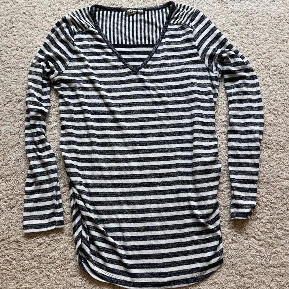 V-Neck maternity shirt